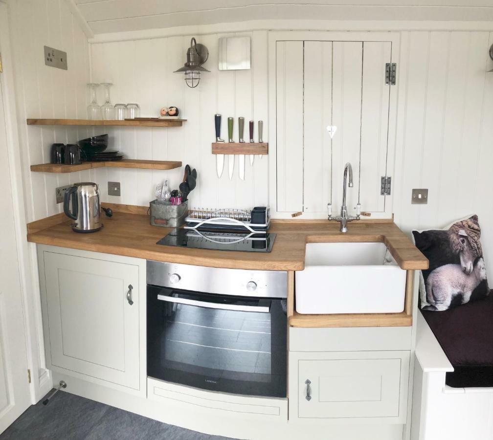 Villa The Shepherds Hut Lonmore Exterior foto